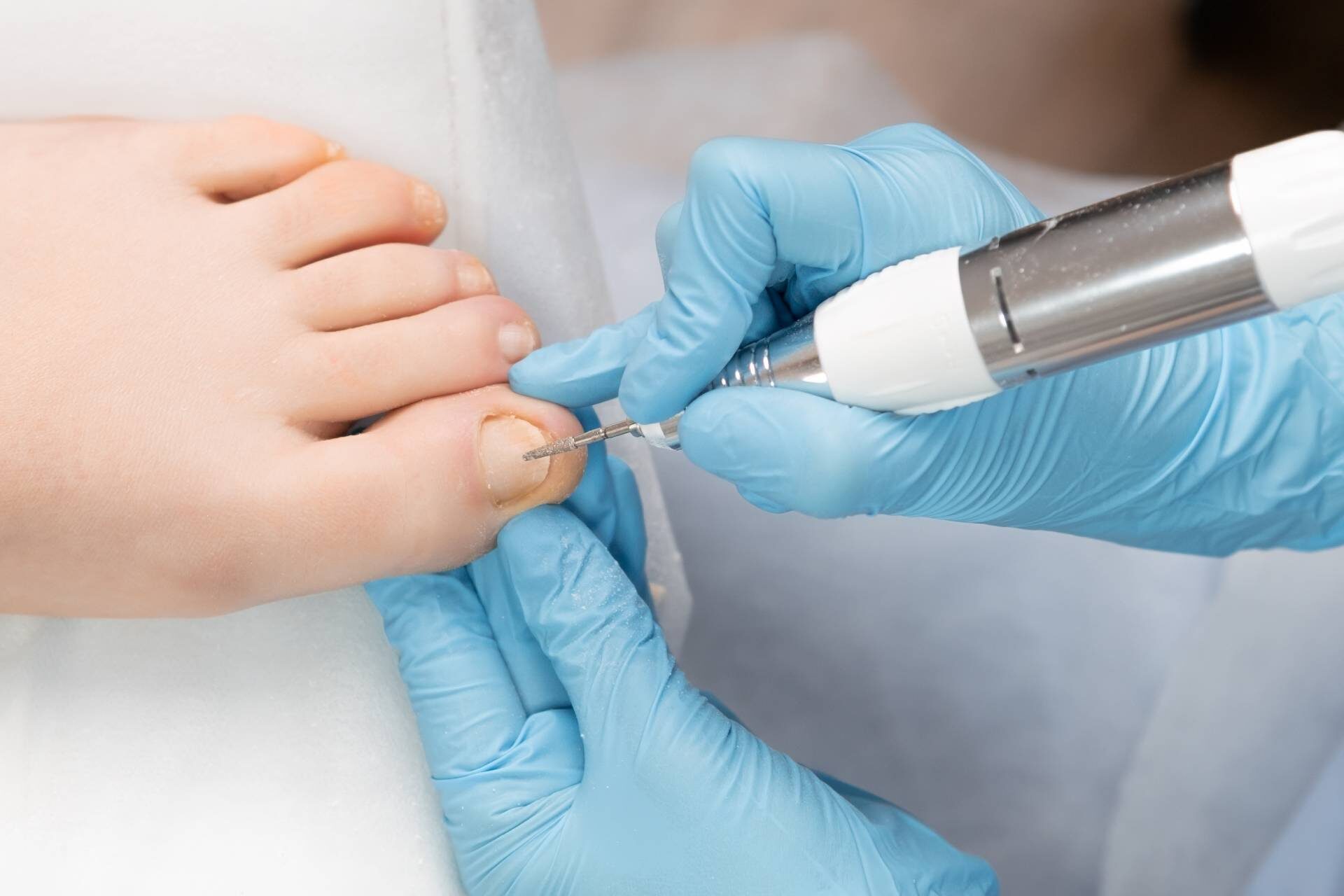 pedicure-expert-utilizes-an-electric-drill-machine