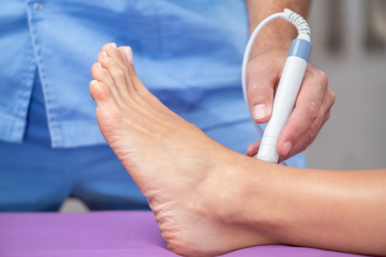 foot examination with ultrasound in a medical